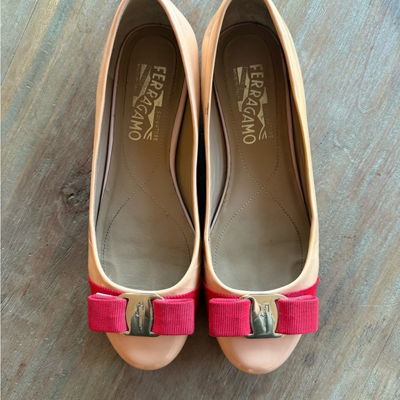 Salvatore Ferragamo Tan and Red Flats with Gold Accent - Picture 3 of 8